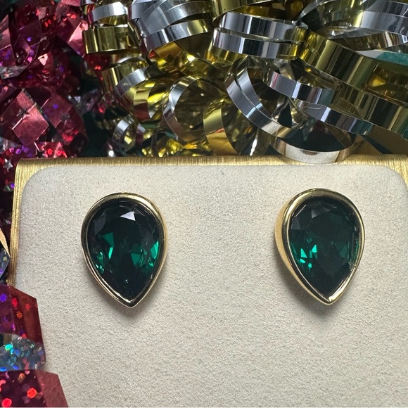 Vintage Avon S.A.L. Emerald Green Teardrop Earrings – 1980s Statement Studs - Picture 1 of 12